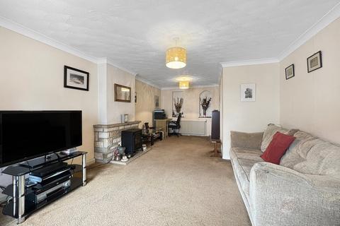 3 bedroom semi-detached house for sale, Connaught Gardens, Braintree, CM7