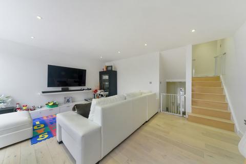 4 bedroom house to rent - Hillview, SW20