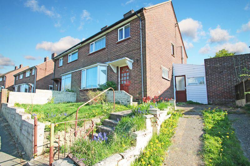 Eden Avenue, Chatham 3 bed terraced house £950 pcm (£219 pw)