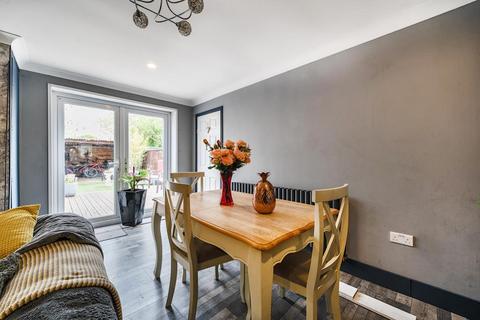 42 Dacre Road, Swindon, SN3 3DL