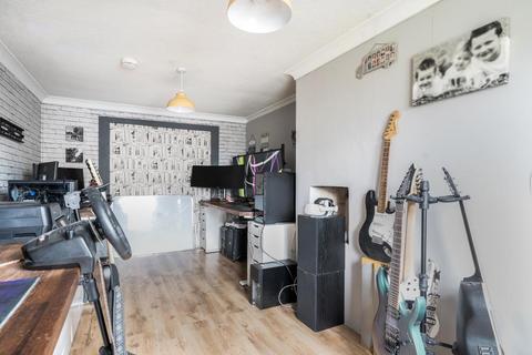 42 Dacre Road, Swindon, SN3 3DL