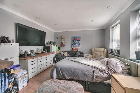 42 Dacre Road, Swindon, SN3 3DL