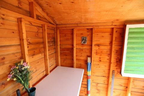 Chalet for sale, Beach Hut, Cliff Road IP11
