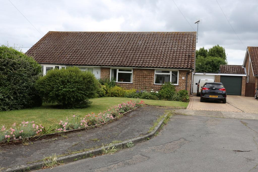 Croxton Close, Ipswich IP10 3 bed semidetached bungalow for sale £315,000