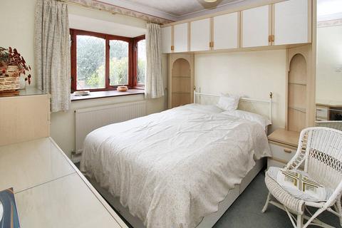 2 bedroom detached bungalow for sale, Roundmead Road, Basingstoke RG21