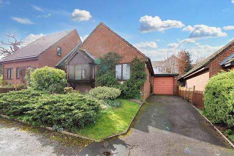 2 bedroom detached bungalow for sale, Roundmead Road, Basingstoke RG21