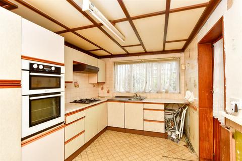 4 bedroom chalet for sale, Banner Way, Minster-On-Sea, Sheerness, Kent