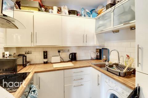 1 bedroom apartment for sale, Marine Parade East, Clacton-On-Sea