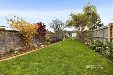 51 Devon Way, Chessington, KT9 2RH