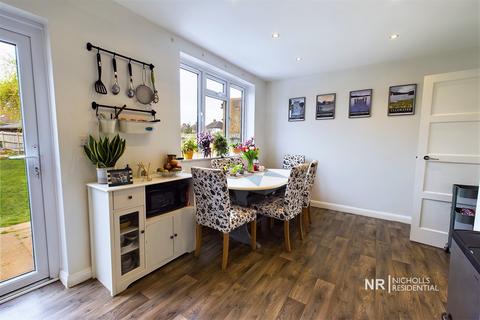 51 Devon Way, Chessington, KT9 2RH