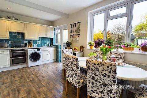 51 Devon Way, Chessington, KT9 2RH
