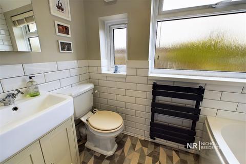 51 Devon Way, Chessington, KT9 2RH
