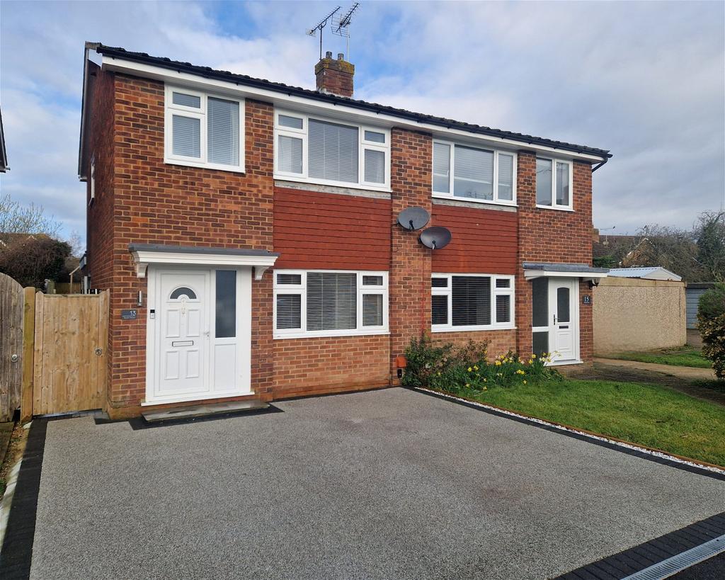 Staplehurst, Kent 3 bed semidetached house for sale £385,000
