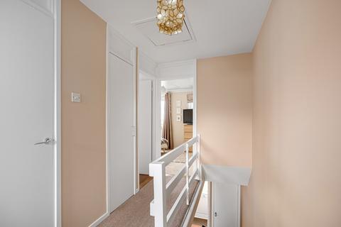 28 Ifield Way, Gravesend, DA12 5UJ
