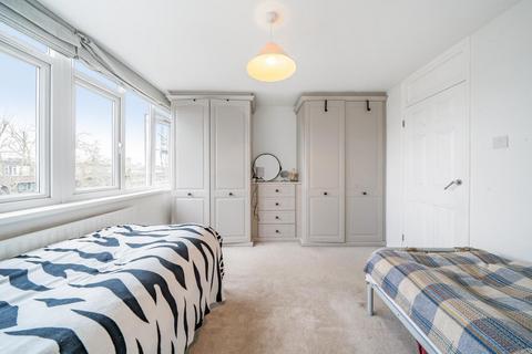 20 Blore Close, London, SW8 4HP