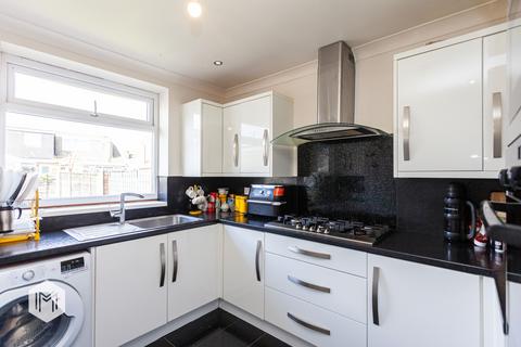 7 Hampshire Close, Bury, BL9 9EZ