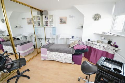 33 Branksome Close, Stanford-le-hope, SS17 8BA