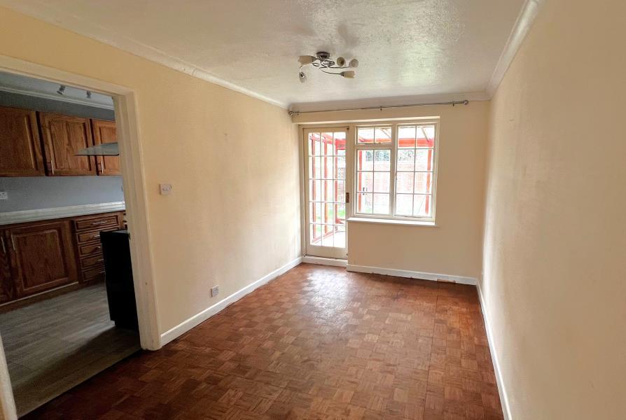 Triggs Close, Woking GU22 3 bed semidetached house to rent £2,100