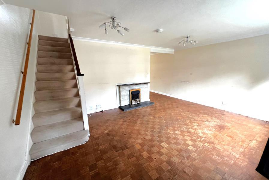 Triggs Close, Woking GU22 3 bed semidetached house to rent £2,100