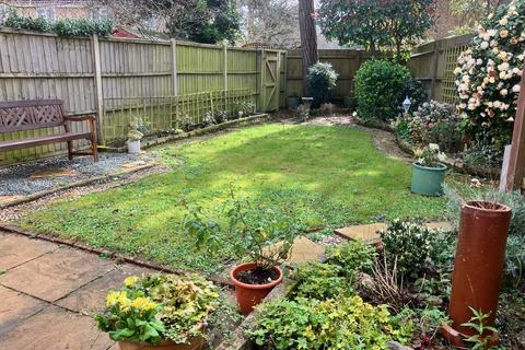 undefined, Earlswood Park New Milton BH25 5GZ