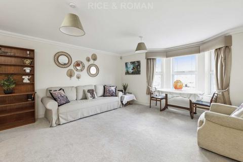 1 bedroom apartment for sale, Oatlands Drive, Weybridge KT13