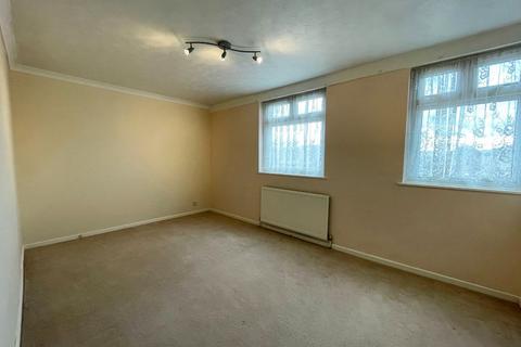 23 Coltsfoot Path, Romford, RM3 8BE