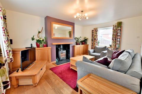 10 Almond Crescent, Gateshead, NE8 2TE