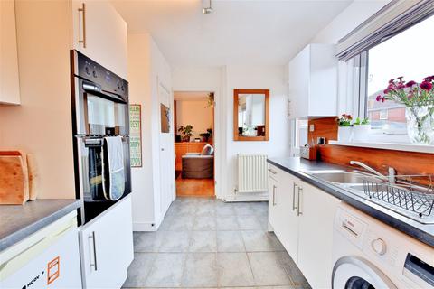 10 Almond Crescent, Gateshead, NE8 2TE