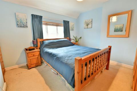 10 Almond Crescent, Gateshead, NE8 2TE