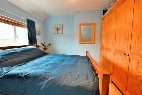 10 Almond Crescent, Gateshead, NE8 2TE