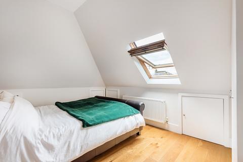 2 bedroom flat to rent - Broomwood Road Battersea SW11