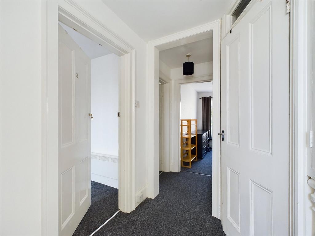 Hallway-House-To ren