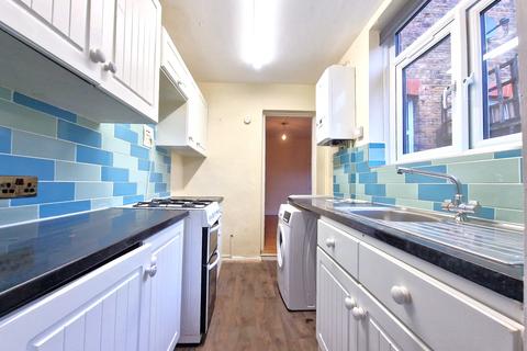 1 bedroom in a house share to rent - Princes Road, KINGSTON UPON THAMES KT2