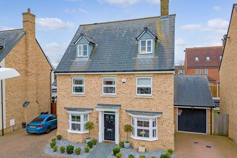 5 bedroom detached house for sale - Claremont Crescent, Rayleigh