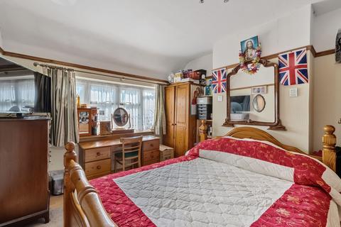 124 Chipstead Valley Road, Coulsdon, CR5 3BA
