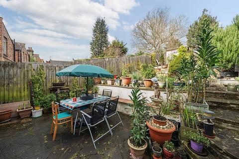 124 Chipstead Valley Road, Coulsdon, CR5 3BA