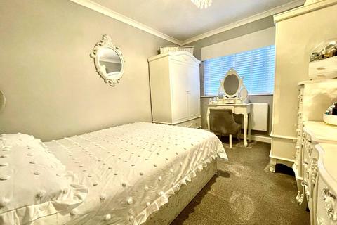 2 bedroom flat for sale, Wickham Lane, Welling, Kent, DA16