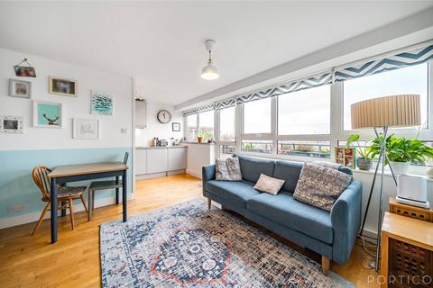 2 bedroom apartment for sale, Bullen Street, London