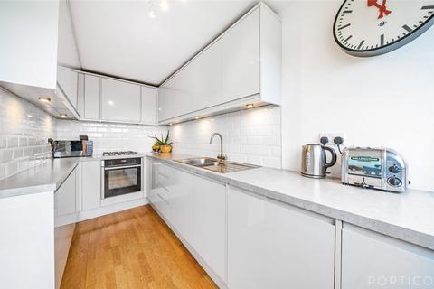 2 bedroom apartment for sale, Bullen Street, London