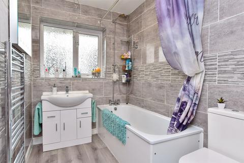 11 Pelham Close, Peacehaven, BN10 8BW