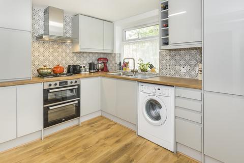 16b Cricketfield Road, London, E5 8NS
