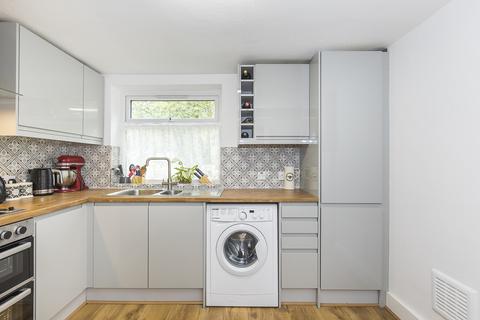 16b Cricketfield Road, London, E5 8NS