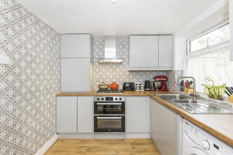 16b Cricketfield Road, London, E5 8NS