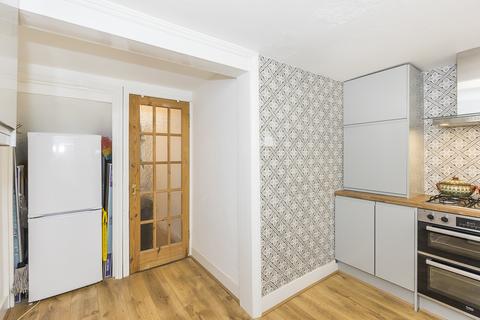16b Cricketfield Road, London, E5 8NS