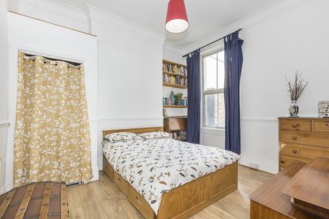 16b Cricketfield Road, London, E5 8NS