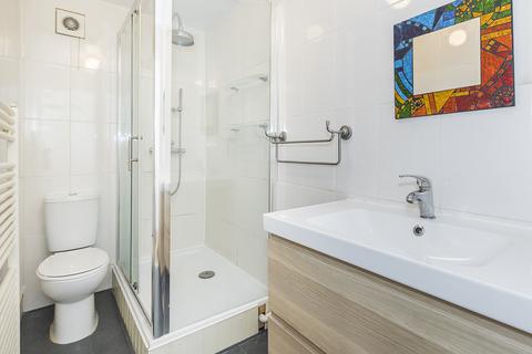 16b Cricketfield Road, London, E5 8NS
