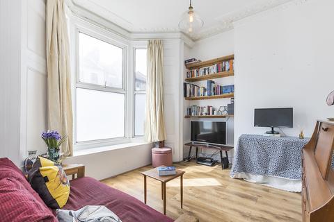 16b Cricketfield Road, London, E5 8NS