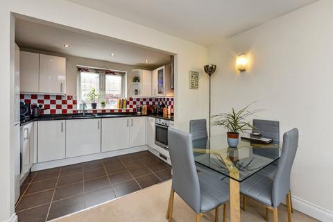 2 bedroom flat for sale, Portsmouth Road, Liphook, Hampshire