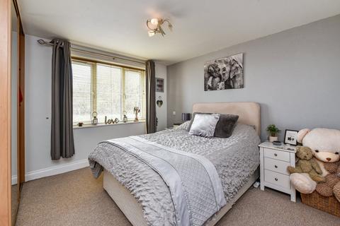 2 bedroom flat for sale, Portsmouth Road, Liphook, Hampshire