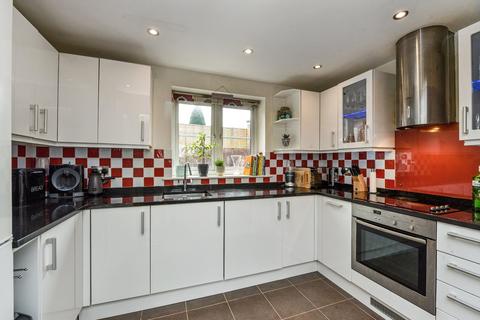 2 bedroom flat for sale, Portsmouth Road, Liphook, Hampshire